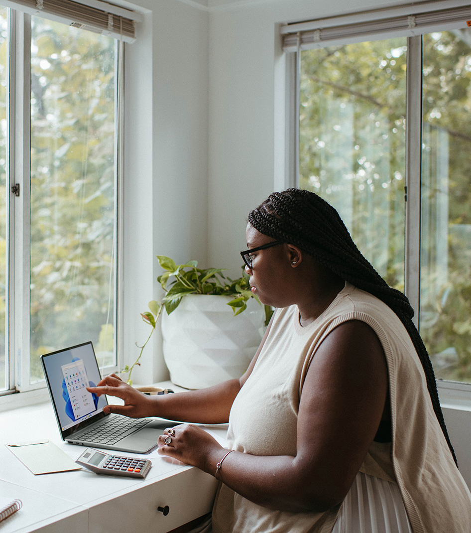 work from home_windows-YzLMmxDTrvI-unsplash